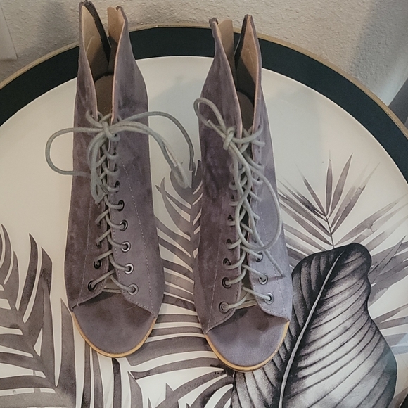 Catherine Malandrino Peep Toe Zip Bootie - Picture 3 of 4